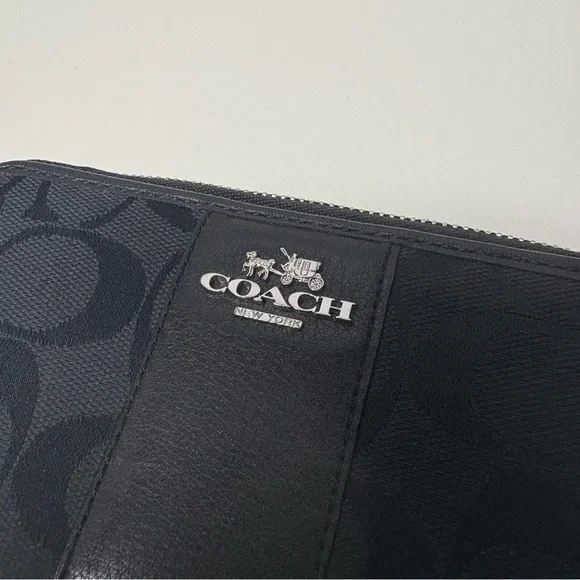 Coach Signature Black Wristlet Phone Wallet - Picture 3 of 8